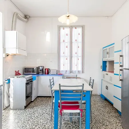 Sleeps 10 Pool Wifi Villa